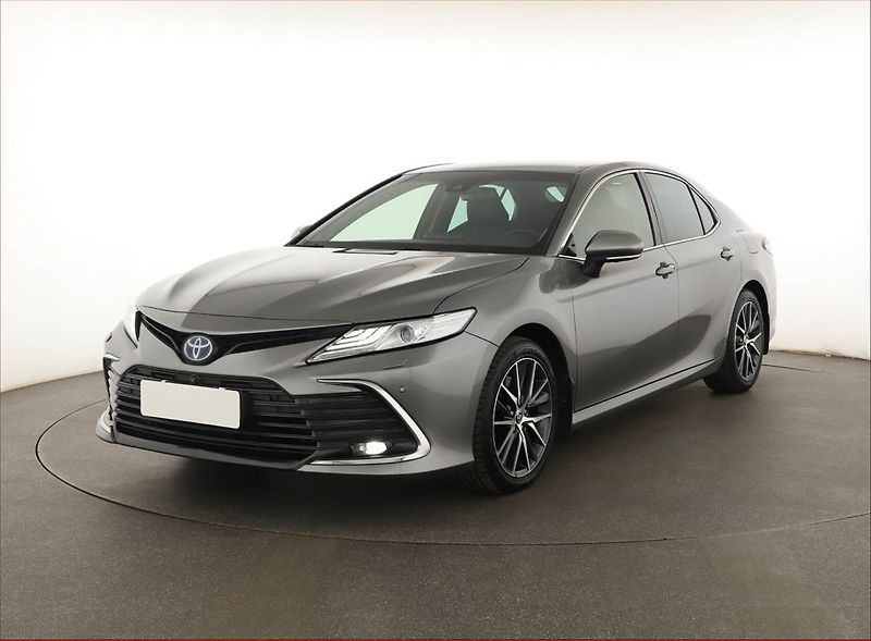 Toyota Camry (2021) 2.5 Hybrid - fotka 2 z 20