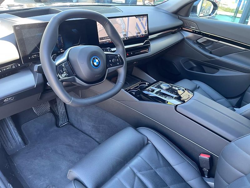 BMW Řada 5 530e xDrive HuD Venti DAPro - fotka 8 z 21