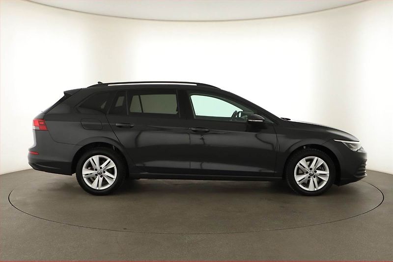 Volkswagen Golf (2023) Life 2.0 TDI, Automat - fotka 6 z 20