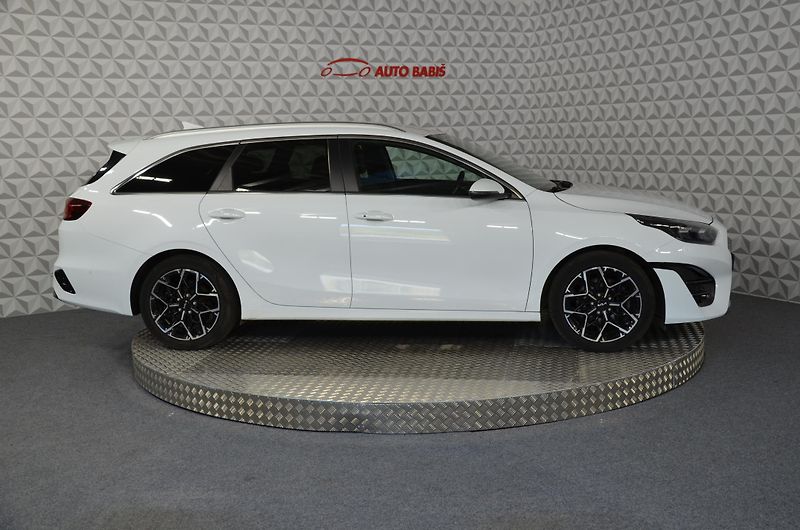Kia Ceed (2023) SW 1.5TGDI 118 GT Line AT - fotka 4 z 15