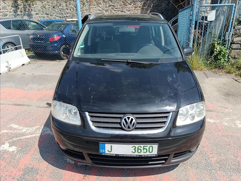 Volkswagen Touran 1,9 TDi Highline - fotka 1 z 21