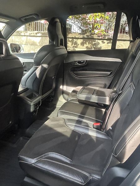 Volvo XC90 (2015) D5 AWD ,R-design, 1.majitel - fotka 14 z 18