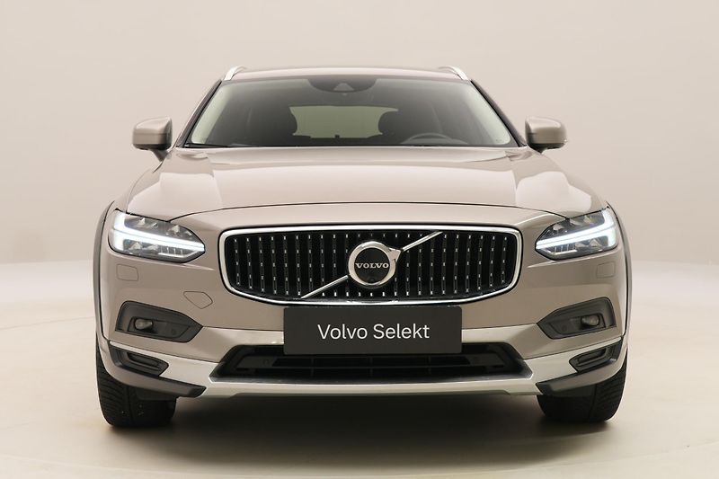 Volvo V90 CC B4 AWD MOMENTUM REZERVACE - fotka 16 z 53