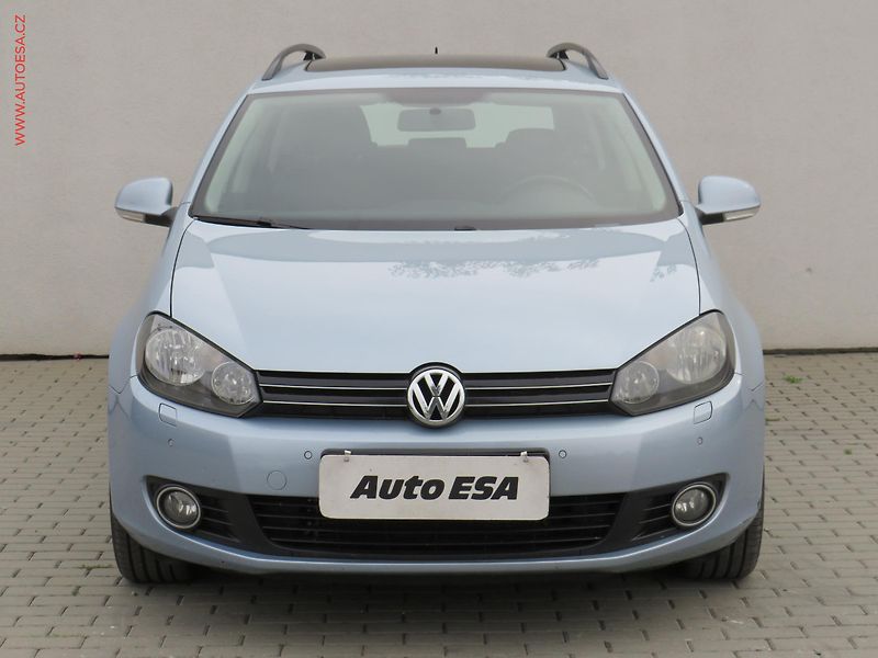 Volkswagen Golf (2011) 1.6 TDi, Panor, výhřev sed - fotka 2 z 19