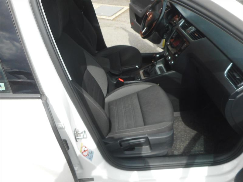 Škoda Octavia 1,6 TDi - fotka 18 z 22