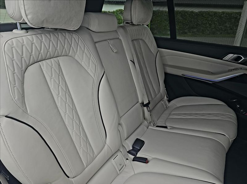 BMW X7 4,4 i 7MÍST TOP KOMPLET VÝBAVA - fotka 9 z 37