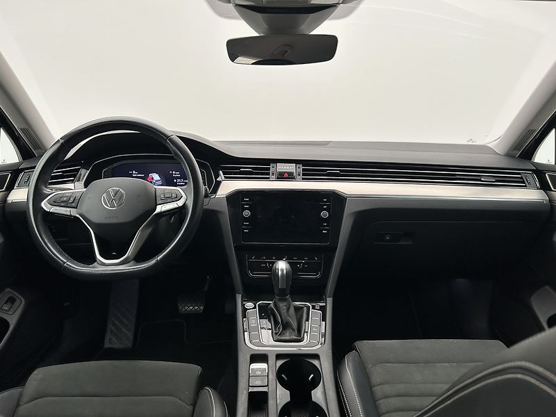 Volkswagen Passat Variant 2.0 TDI Elegance - fotka 5 z 27