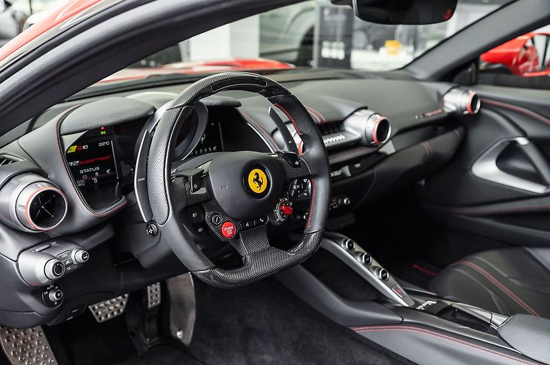 Ferrari 812 Superfast - fotka 5 z 22