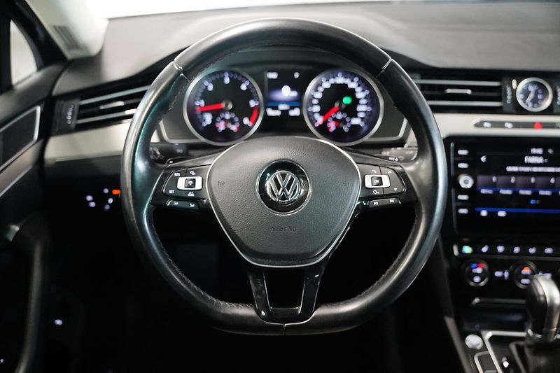 Volkswagen Passat - fotka 17 z 29