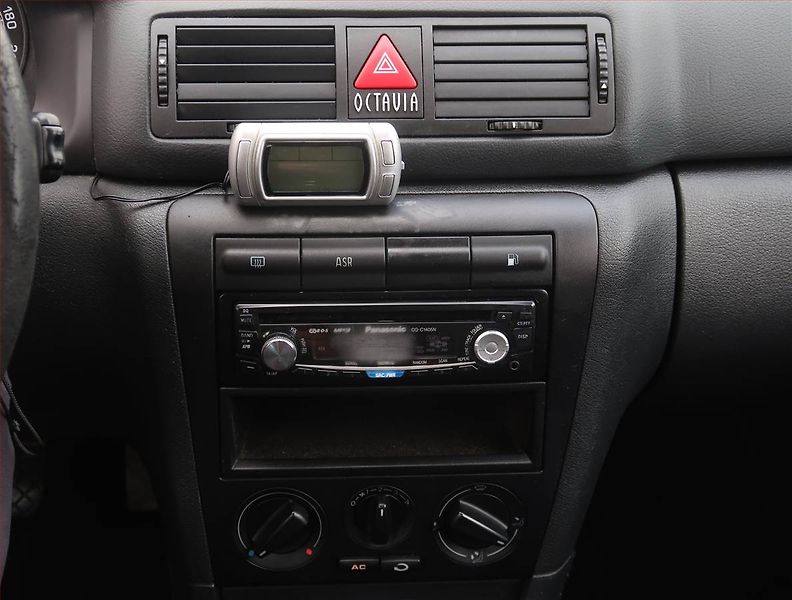 Škoda Octavia (2007) 1.6, LPG, Serv.kniha, Tažné - fotka 12 z 16