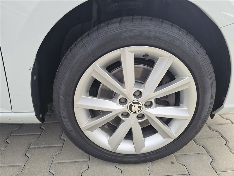 Škoda Fabia III 1,0TSi 81KW Drive NAVI - fotka 39 z 44