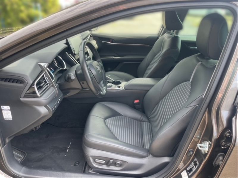 Toyota Camry 2,5 Hybrid Prestige AT - fotka 7 z 11