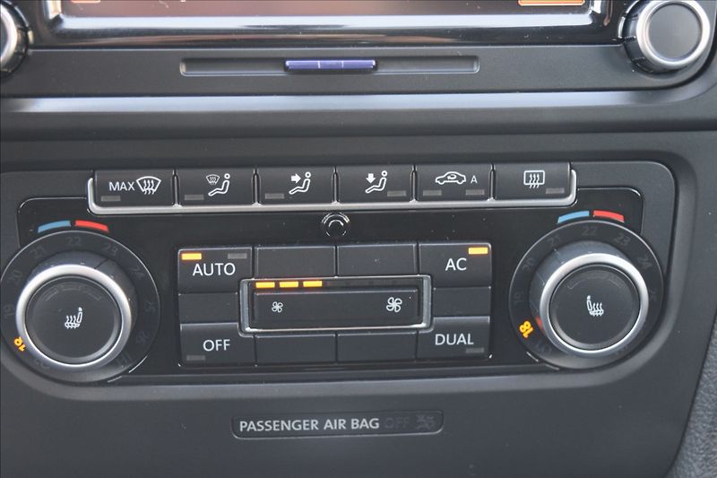Volkswagen Golf 2,0 GTI 6 PO SERVISE AUTOMAT - fotka 37 z 45