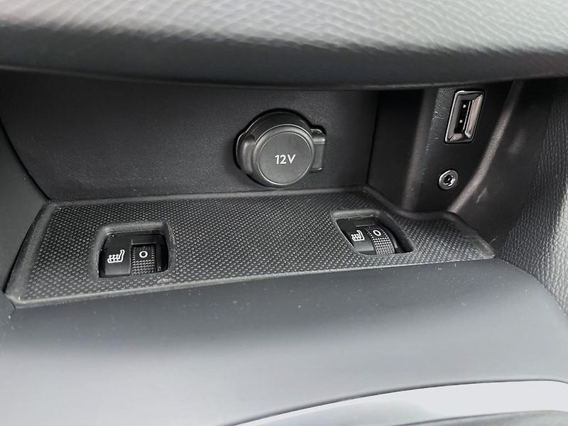 Peugeot 308 2.0 HDI 110 kW navi. serviska - fotka 21 z 26