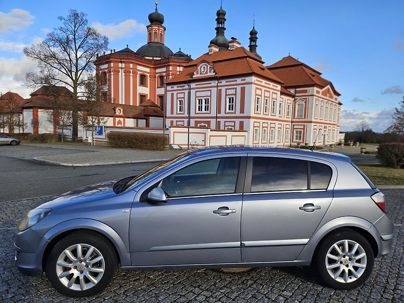 Opel Astra (2004) 1.6 16v PĚKNÝ STAV,  SPLÁTKY  - fotka 10 z 23