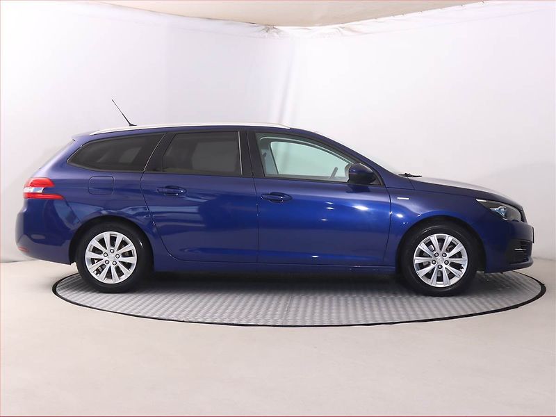 Peugeot 308 (2019) Style 1.2 PureTech, Automat - fotka 6 z 21