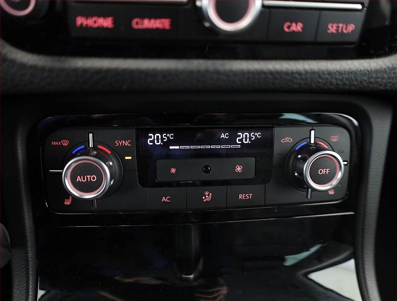 Volkswagen Touareg (2013) 3.0 TDI, 4X4, Automat - fotka 10 z 21