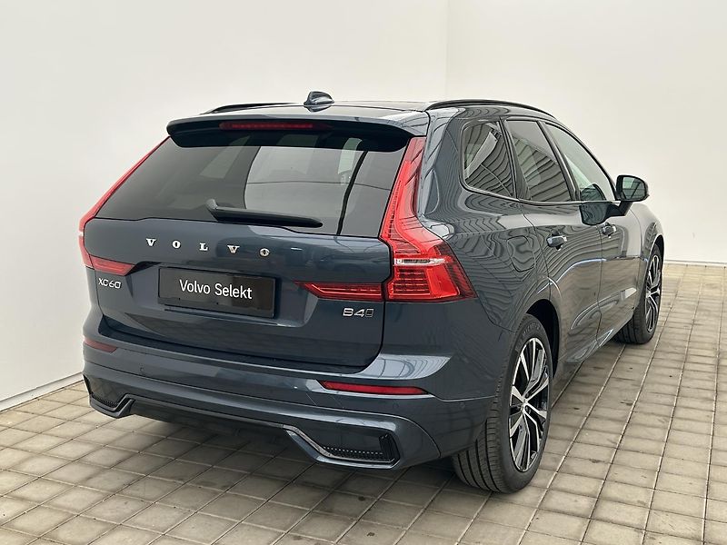 Volvo XC60 2.0  B4 4x4 ULTIMATE - fotka 5 z 33