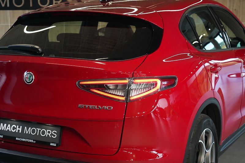 Alfa Romeo Stelvio 2.2 Diesel Q4 154kW (210k) - fotka 8 z 44