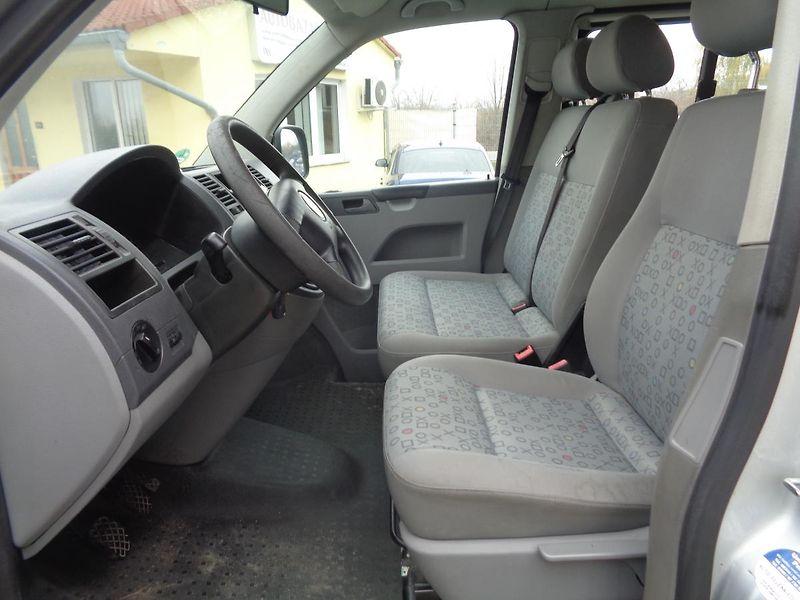 Volkswagen Caravelle 2,5 TDI  4x4 - fotka 12 z 16