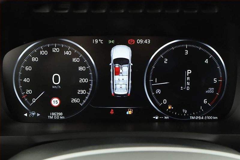Volvo XC90 (2018) D5 AWD - fotka 10 z 20