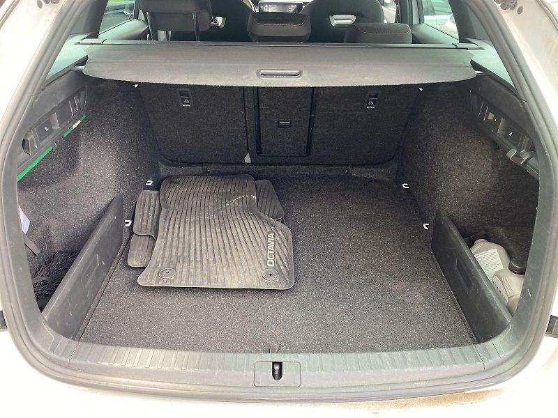 Škoda Octavia (2020) Combi 2.0 TDI DSG RS - fotka 34 z 39