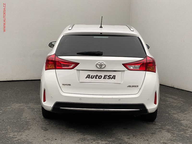 Toyota Auris (2014) 1.6, +kola - fotka 5 z 18