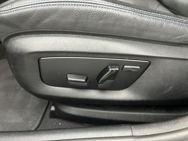 BMW Řada 5 3,0 540i 245kW xDrive DPH - fotka 16 z 34