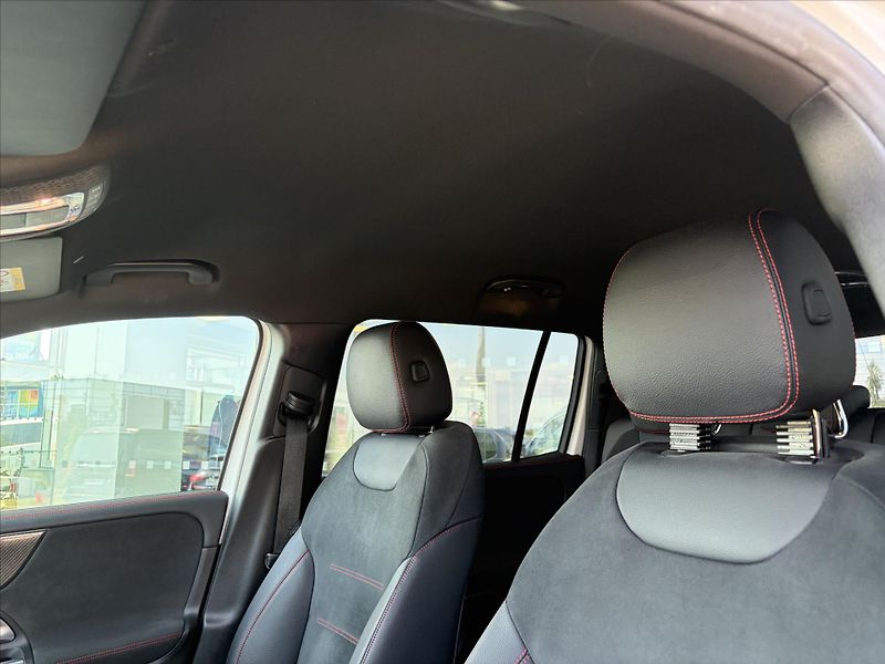 Mercedes-Benz GLB 250 - fotka 6 z 30
