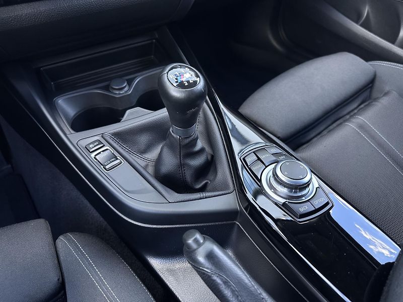 BMW Řada 1 118i Model Sport Line - fotka 17 z 18