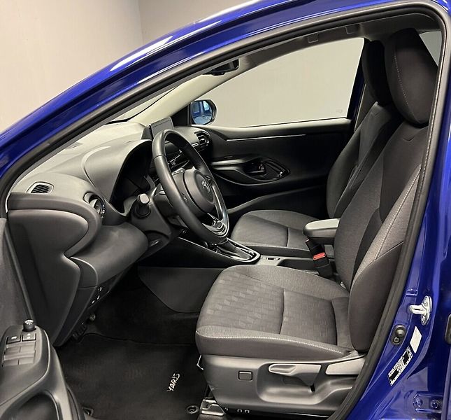 Toyota Yaris 1.5 Hybrid AT STYLE - fotka 8 z 16