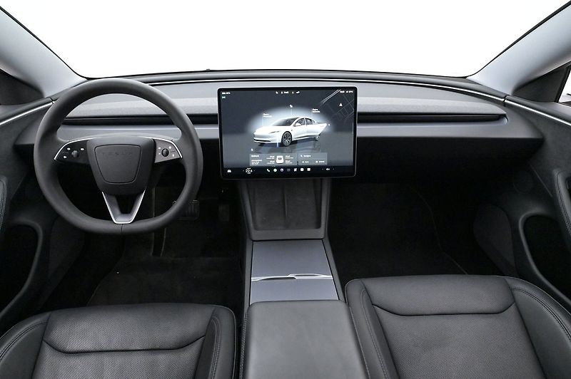 Tesla Model 3 long Range AWD Highland - fotka 7 z 23