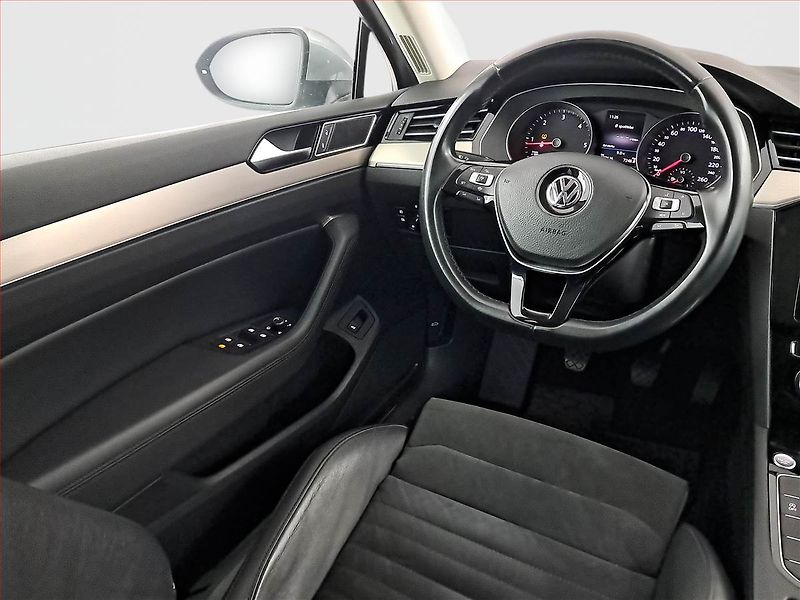 Volkswagen Passat (2019) 2.0 TDI, Kůže, Tempomat - fotka 7 z 23