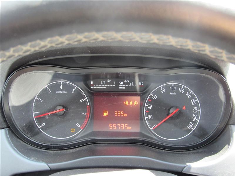 Opel Corsa 1,2 i 51kW - fotka 13 z 29