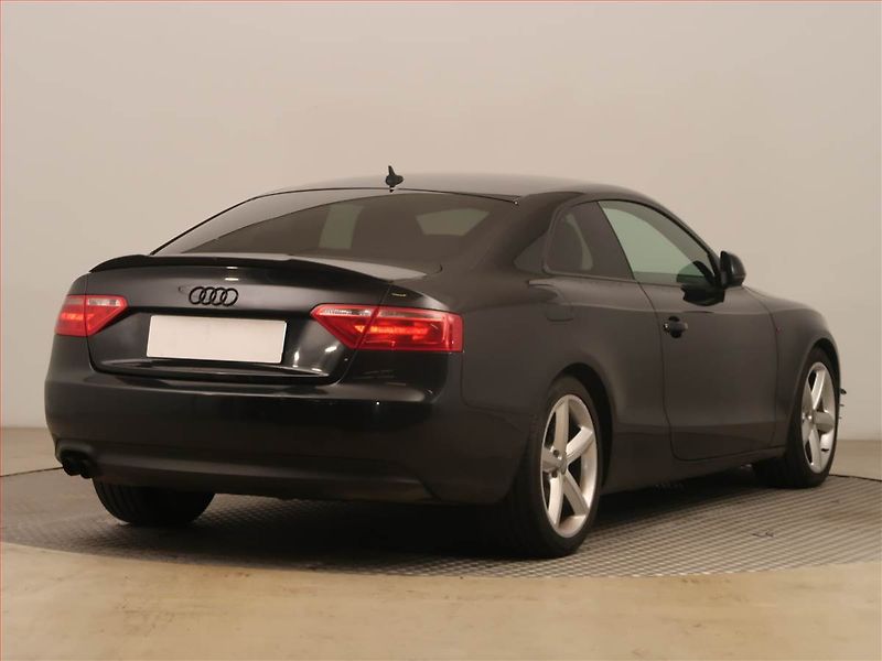 Audi A5 (2009) S-Line 2.0 TFSI, Serv.kniha - fotka 5 z 14