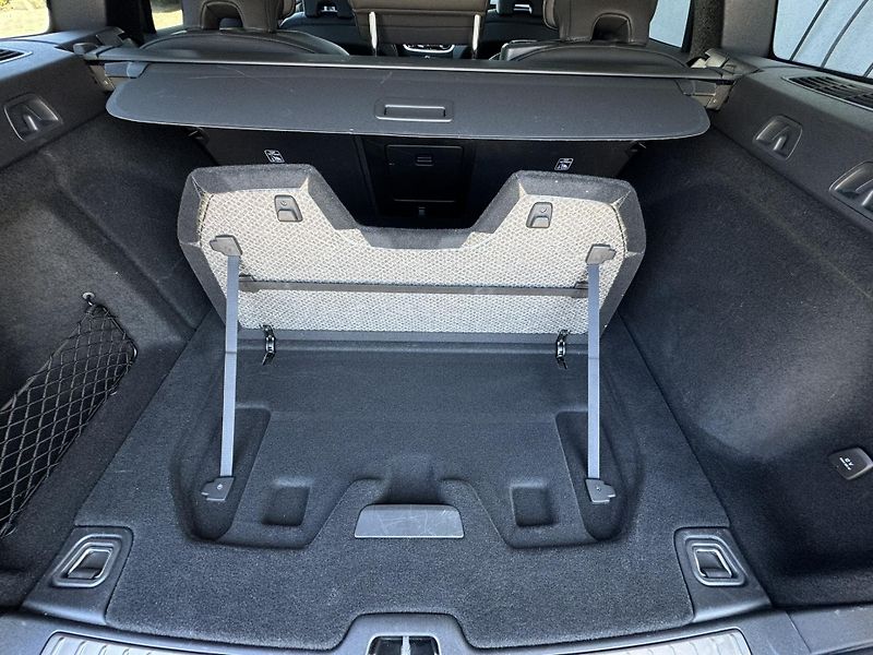 Volvo V60 B4 FWD PLUS DARK // 1. Maj. - fotka 29 z 46