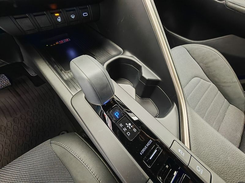 Toyota C-HR 2.0 Hybrid 4x4 Executive - fotka 40 z 44