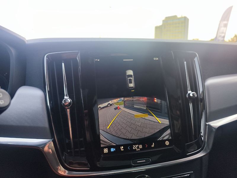 Volvo V90 B5 2.0/184kW Momentum Pro - fotka 24 z 39