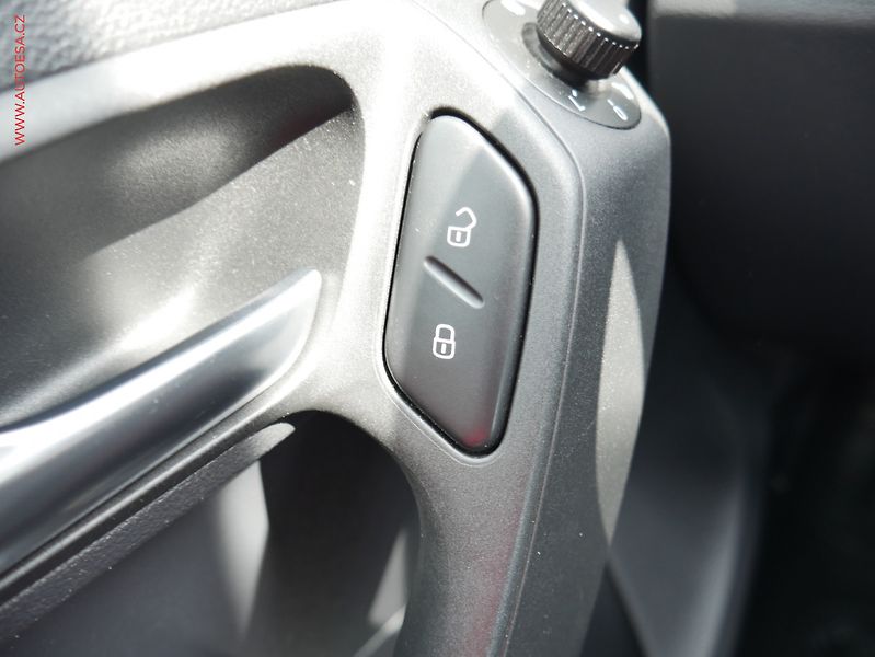 Volkswagen Polo (2012) 1.2 TSi, ČR, AC, park.asist - fotka 12 z 18