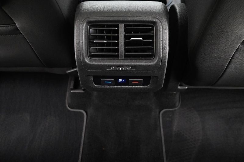 Volkswagen Touran 2,0 TDI 110kWTAŽNÉ LED Záruka - fotka 21 z 31