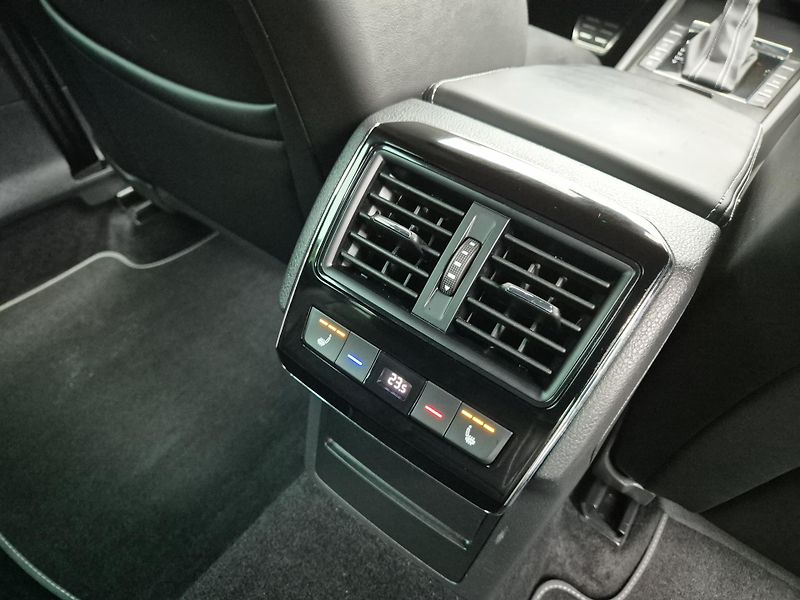 Škoda Superb Combi SPORTLINE 147kw DSG 19AL - fotka 44 z 49