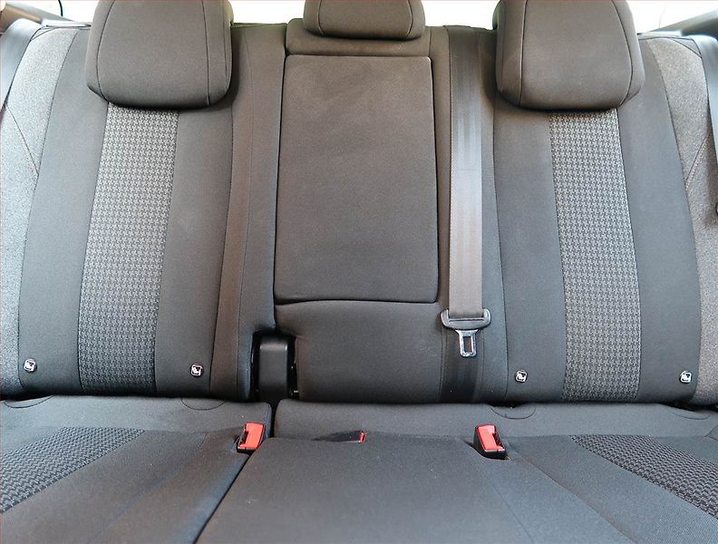 Peugeot 3008 (2018) 1.6 BlueHDi, Tempomat - fotka 10 z 18