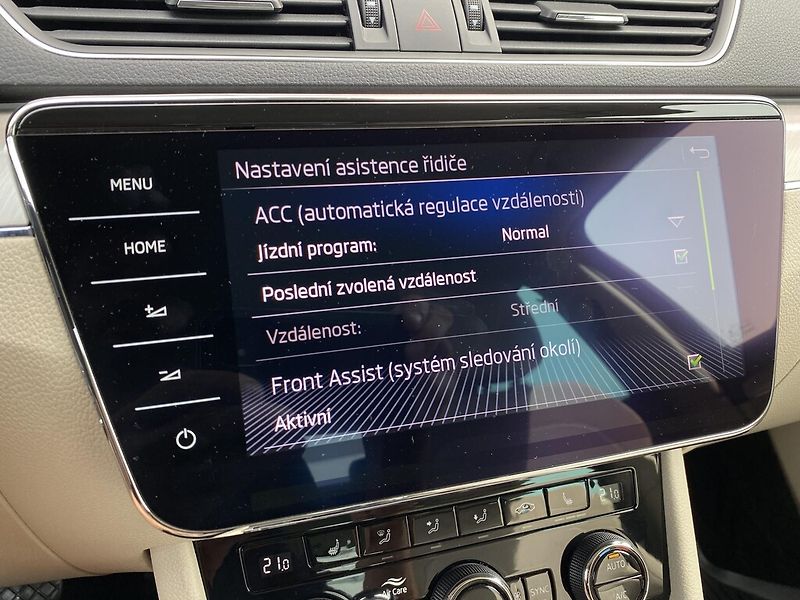 Škoda Superb 2,0 TDI 110 kW Style DSG - fotka 21 z 28