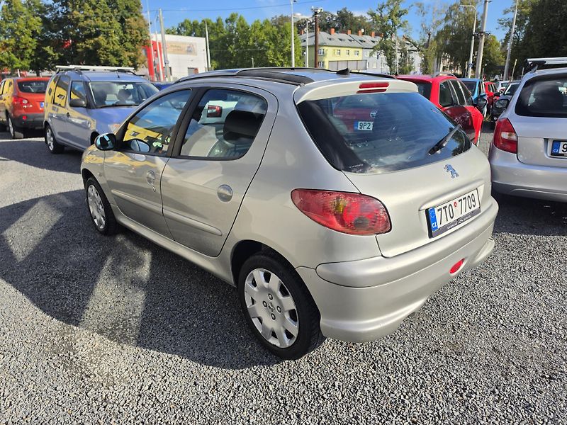 Peugeot 206 1.6 i 80kw Panorama  - fotka 3 z 21