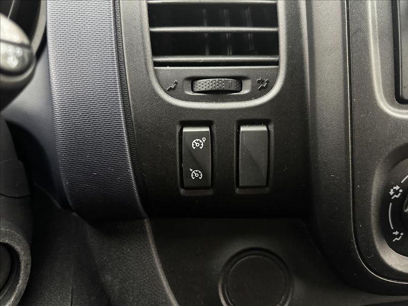 Opel Vivaro 1,6 89kW KLIMA DPH 1.MAJ CZ TZ - fotka 20 z 32