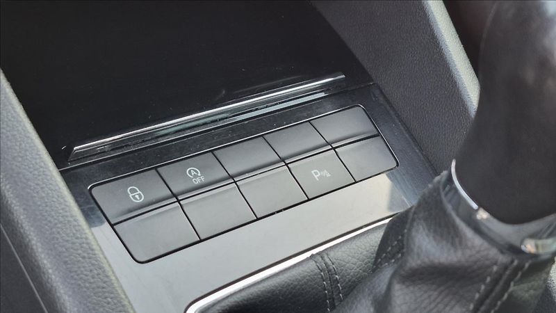 Škoda Octavia 1,5 TSI 110Kw STYLE ČR DPH - fotka 18 z 22