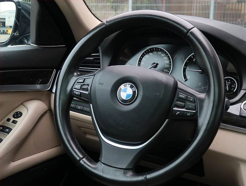 BMW Řada 5 (2013) 525d xDrive, 4X4, Automat - fotka 18 z 26