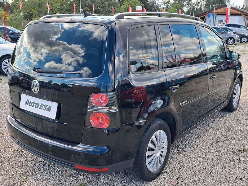 Volkswagen Touran (2009) 1.4 TSi, Navi, AC - fotka 4 z 18
