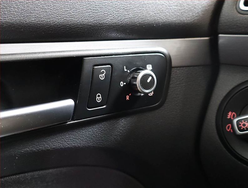Volkswagen Touran (2014) 1.6 TDI, Navi, Tempomat - fotka 16 z 20