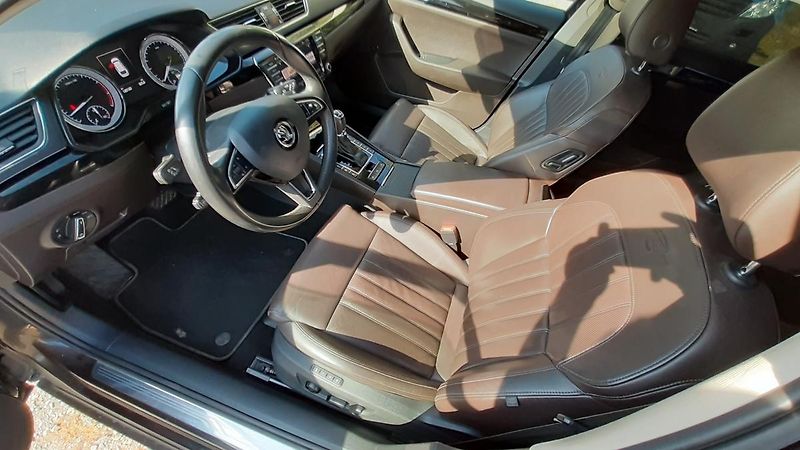 Škoda Superb 2.0 TSI Laurin&Klement DSG 4x4 - fotka 22 z 34